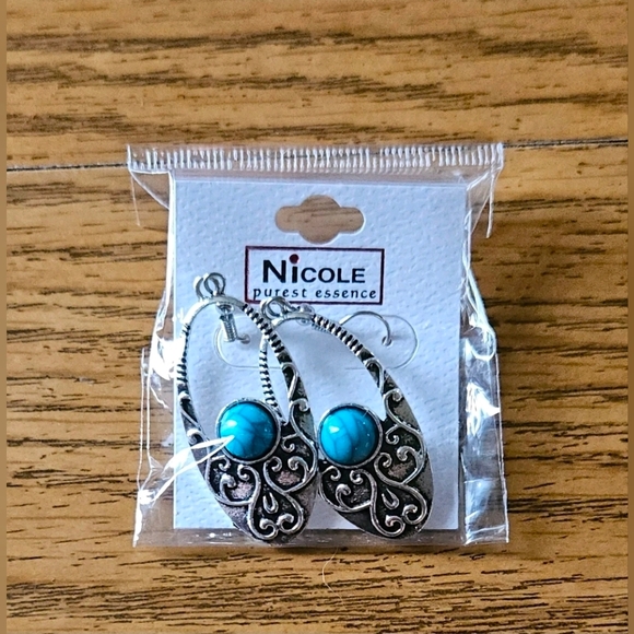 Elegant Dangle Silver and Turquoise Earrings BNIB - Picture 3 of 4